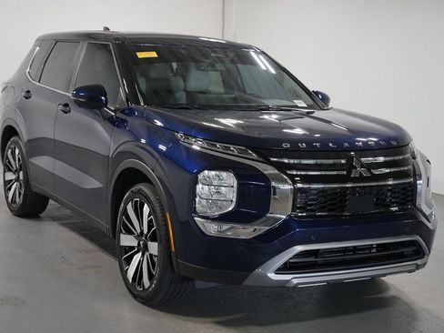 Used 2025 Mitsubishi Outlander SE AWD/4WD image 3