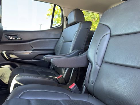 Used 2023 GMC Acadia SLT image 10