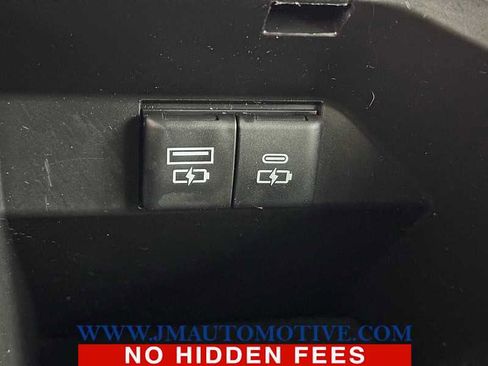 Used 2023 Toyota Camry SE image 37