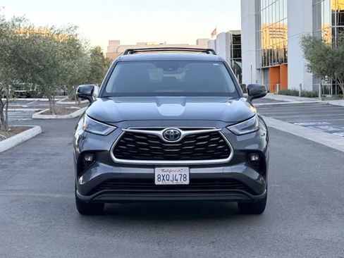Used 2021 Toyota Highlander LE FWD image 8