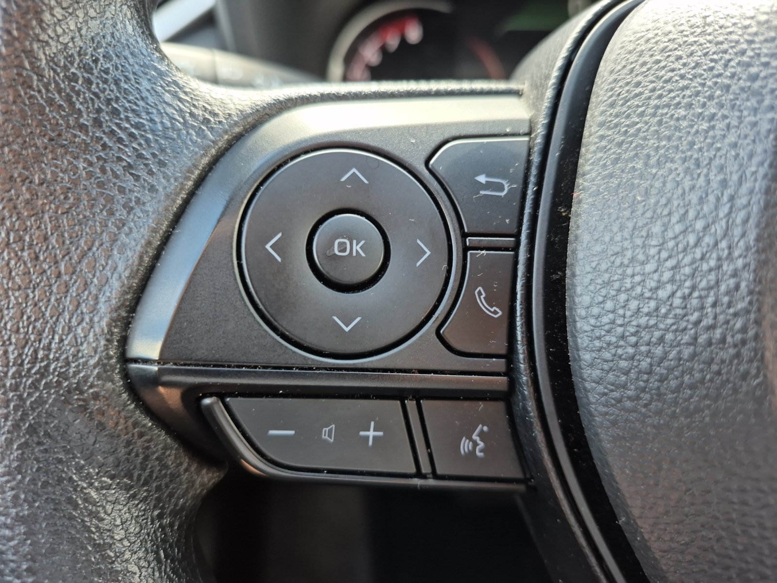 Used 2025 Toyota RAV4 XLE AWD/4WD image 11