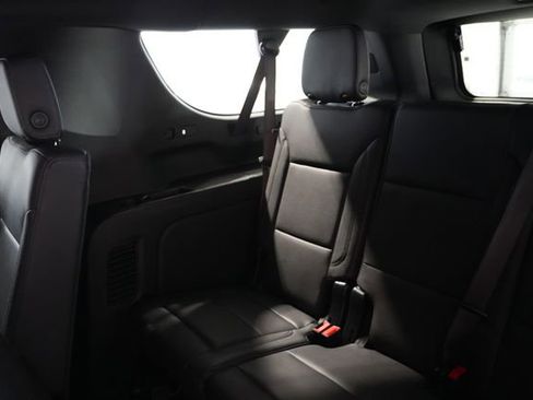 Used 2025 Chevrolet Suburban Z71 AWD/4WD image 17