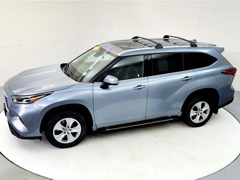 Certified 2021 Toyota Highlander XLE image 15