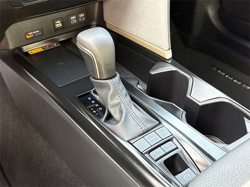 Used 2025 Toyota Camry SE image 26