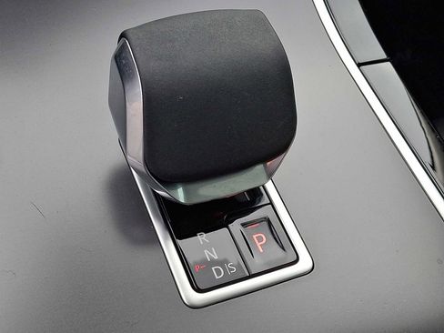 Used 2025 Land Rover Range Rover Velar Dynamic SE AWD/4WD image 16