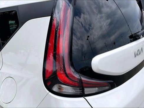 Used 2023 Kia Soul LX w/ LX Technology Package FWD image 28