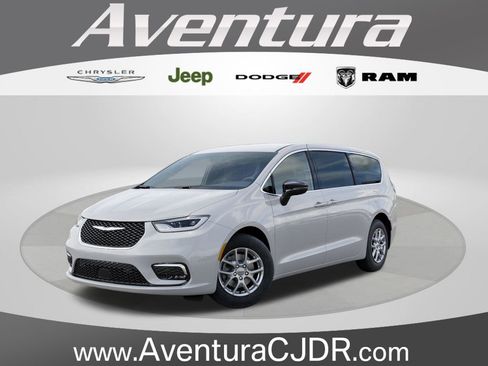 New 2026 Chrysler Pacifica Select FWD image 1