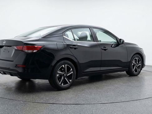 Used 2025 Nissan Sentra SV image 9