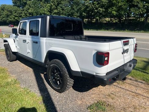 Used 2024 Jeep Gladiator Sport AWD/4WD image 12