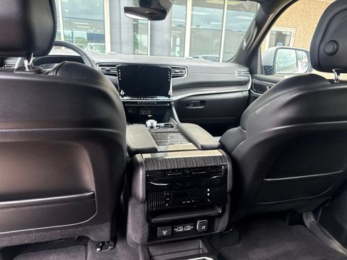 Used 2022 Jeep Wagoneer Series III w/ Premium Group I AWD/4WD image 23
