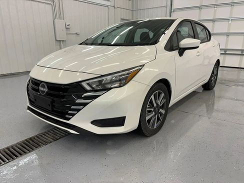Used 2025 Nissan Versa SV FWD image 11