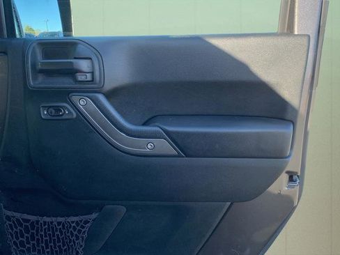 Used 2018 Jeep Wrangler Unlimited Sport S image 38