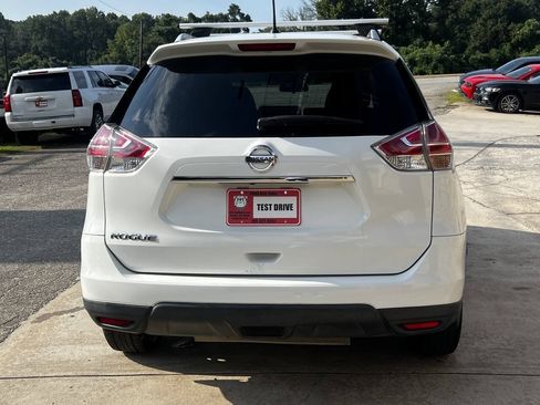 Used 2016 Nissan Rogue S w/ Appearance Package FWD image 7