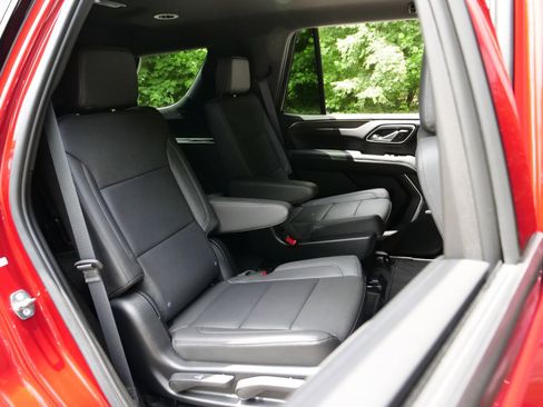 Used 2023 Chevrolet Tahoe Z71 w/ Luxury Package AWD/4WD image 32