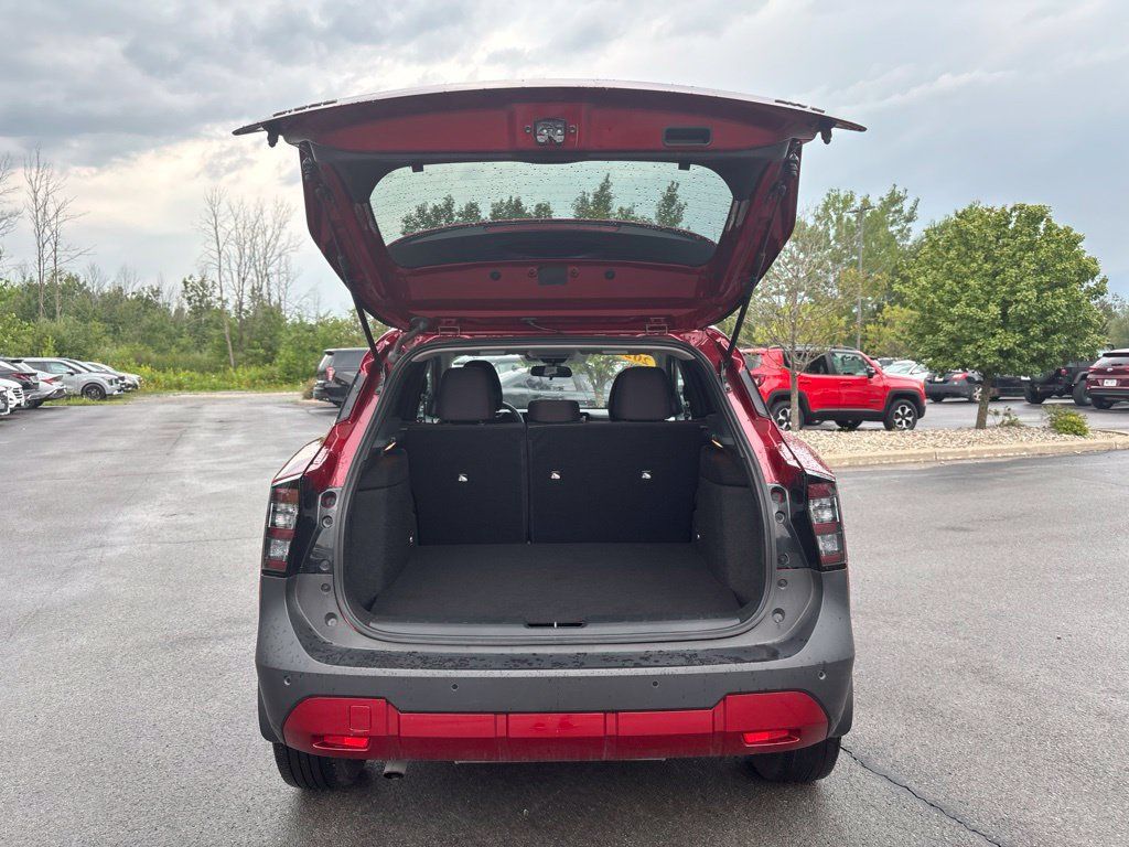 Used 2025 Nissan Kicks SV AWD/4WD image 12
