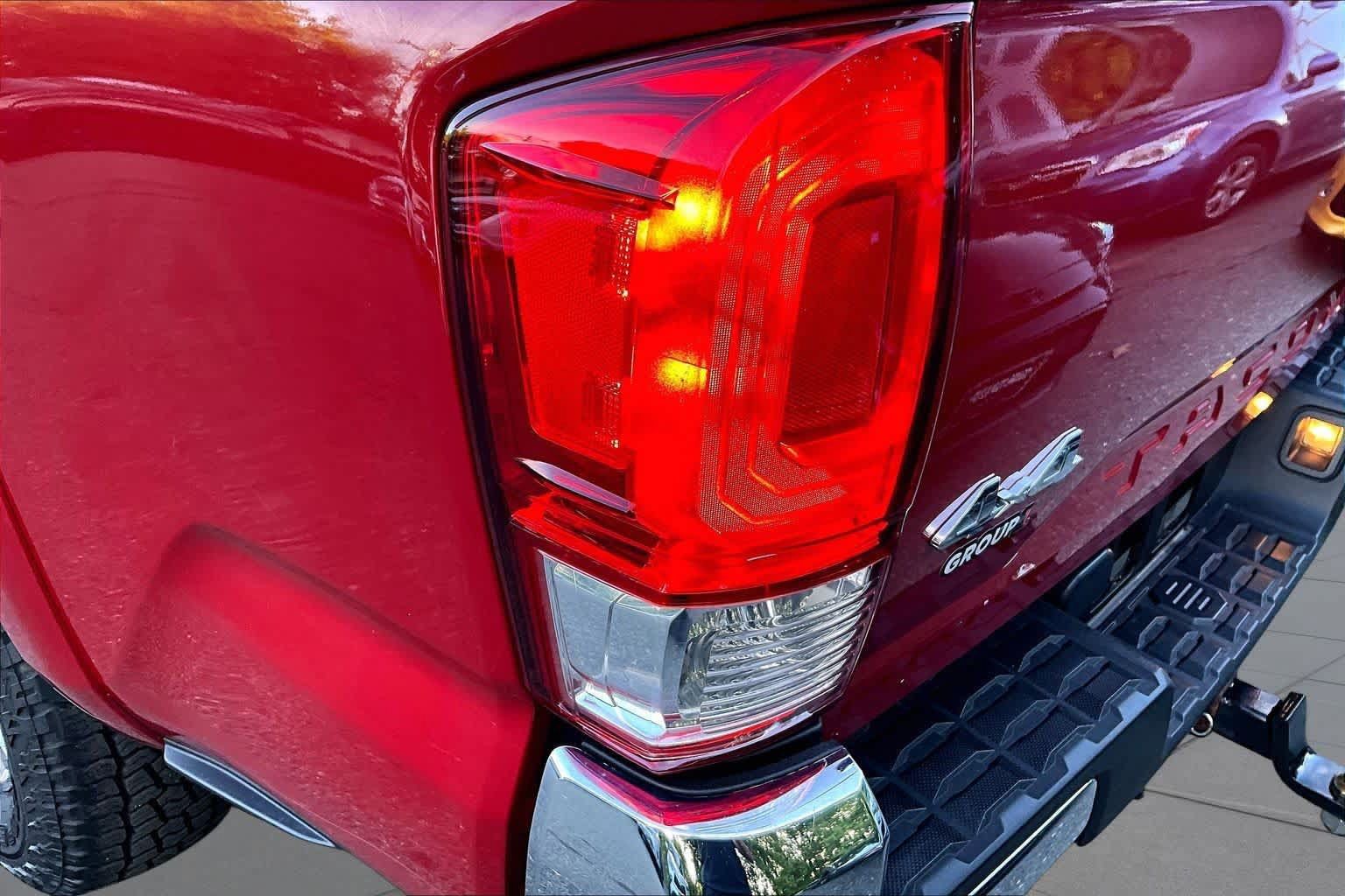 Certified 2016 Toyota Tacoma SR5 AWD/4WD image 26