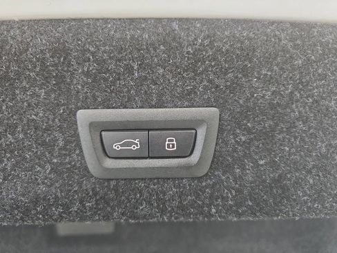 Used 2026 BMW 330i Sedan w/ M Sport Package image 28