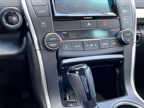 Used 2017 Toyota Camry XSE w/ Moonroof Package FWD image 35