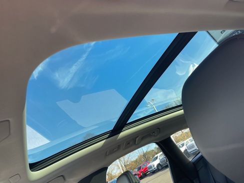 Used 2023 Volvo XC60 B5 Core w/ Protection Package Premier image 18