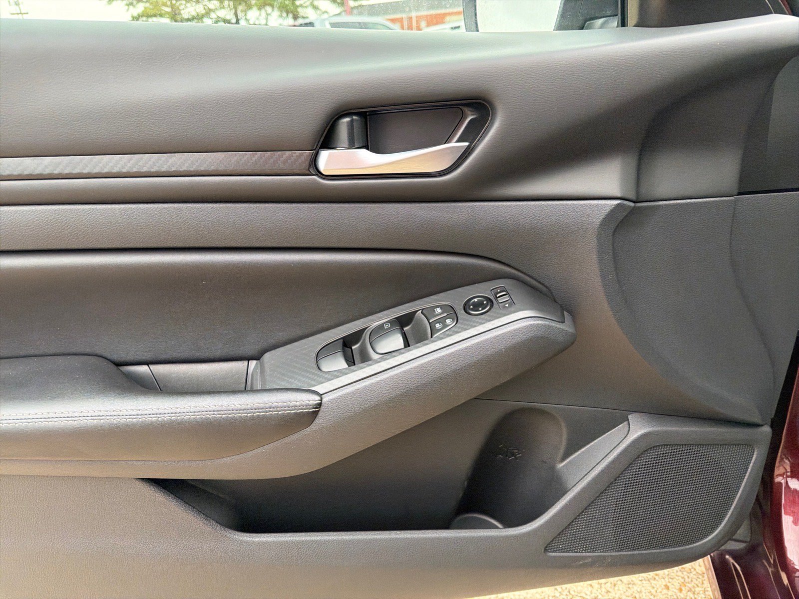Used 2025 Nissan Altima 2.5 SV FWD image 22