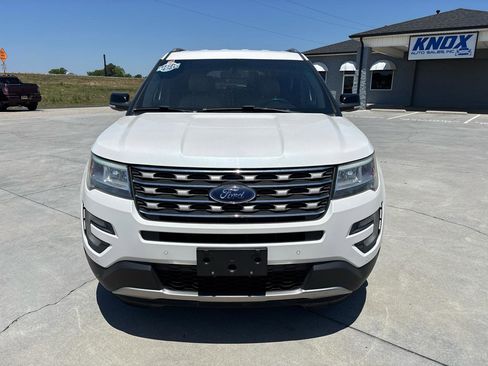 Used 2016 Ford Explorer XLT w/ Equipment Group 202A FWD image 9