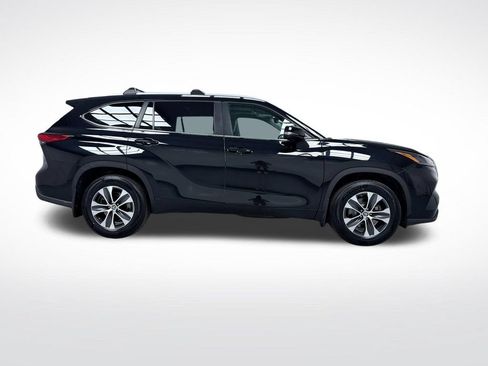 Used 2023 Toyota Highlander XLE AWD/4WD image 10