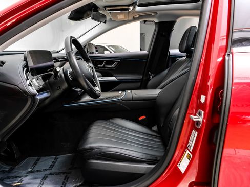 Used 2025 Mercedes-Benz E 350 Sedan image 4