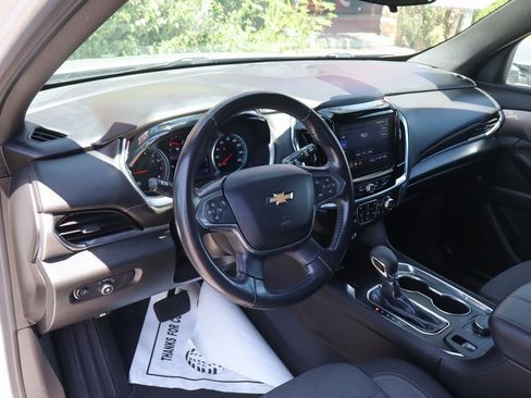 Used 2022 Chevrolet Traverse LT image 19