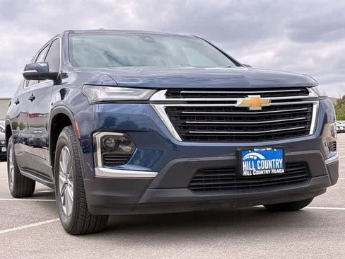 Used 2022 Chevrolet Traverse LT w/ LPO, Cargo Package FWD image 10