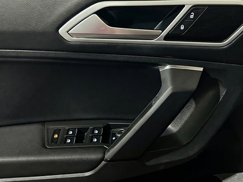 Used 2019 Volkswagen Tiguan SE FWD image 13