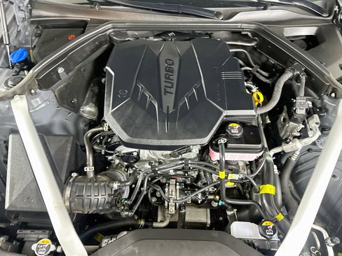Used 2025 Genesis G70 2.5T RWD image 32