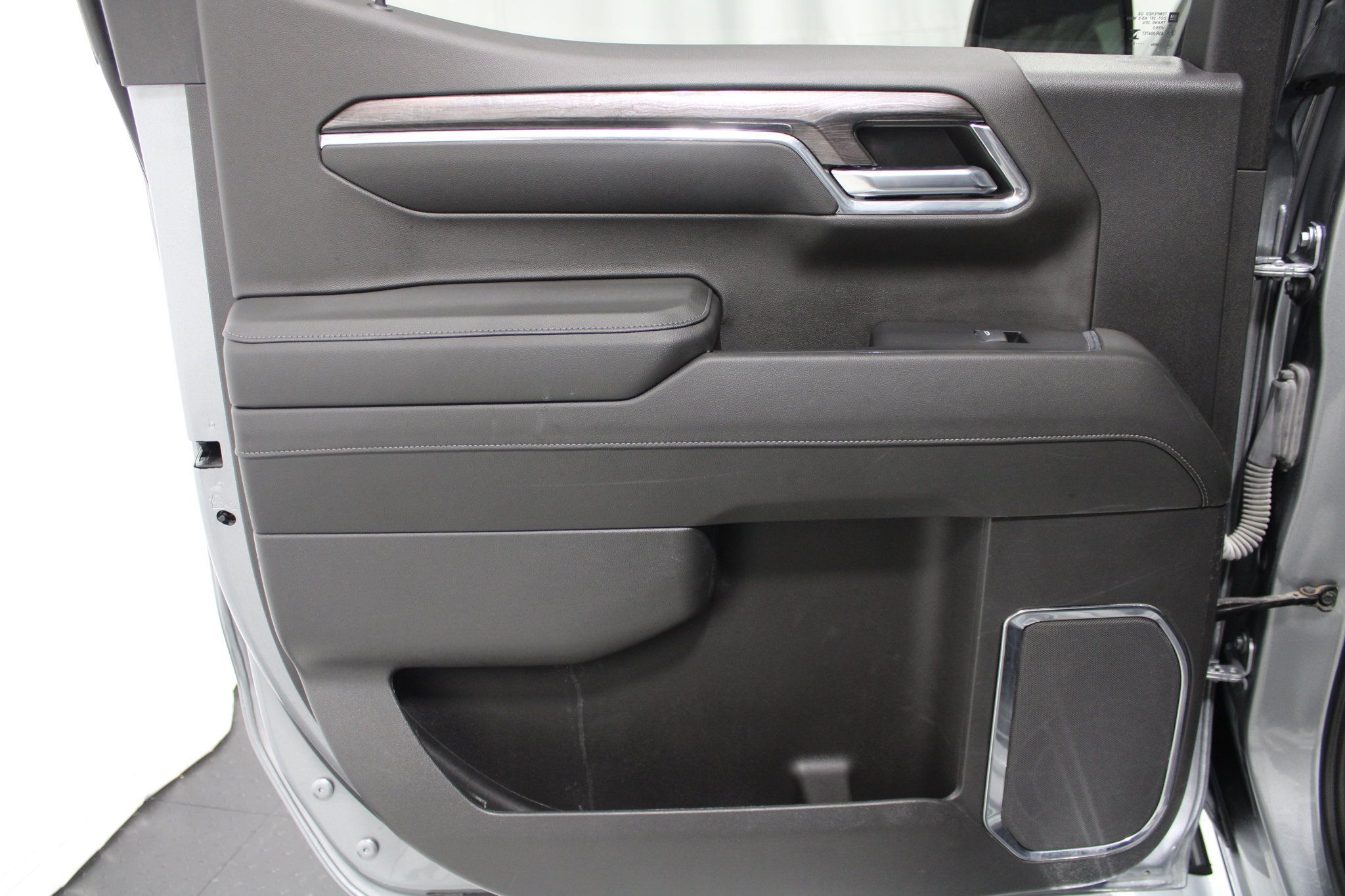 Used 2024 Chevrolet Silverado 1500 LTZ AWD/4WD image 17