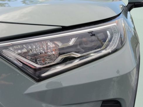 Used 2020 Toyota RAV4 XLE AWD/4WD image 29