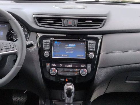 Certified 2017 Nissan Rogue SL w/ SL Premium Package FWD image 18