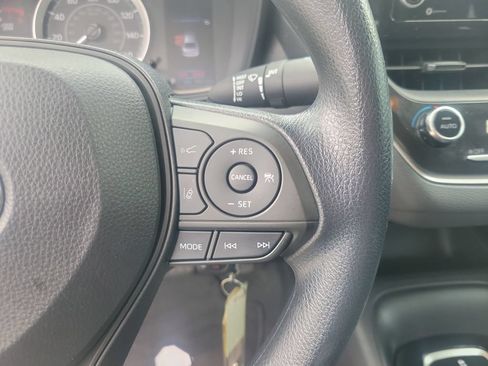 Used 2022 Toyota Corolla LE FWD image 19