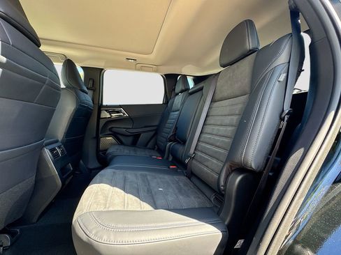 Used 2025 Mitsubishi Outlander SE FWD image 27