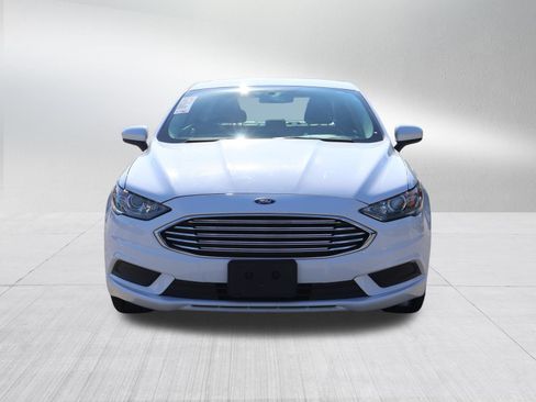 Used 2018 Ford Fusion SE FWD image 2
