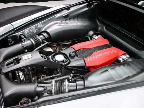 Used 2016 Ferrari 488 GTB image 41