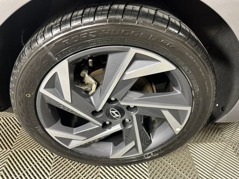 Used 2025 Hyundai Elantra SEL FWD image 12