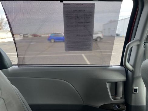 Used 2016 Toyota Sienna XLE w/ XLE Navigation Package image 17