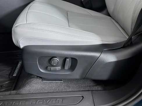 Used 2026 Land Rover Range Rover Evoque S image 22