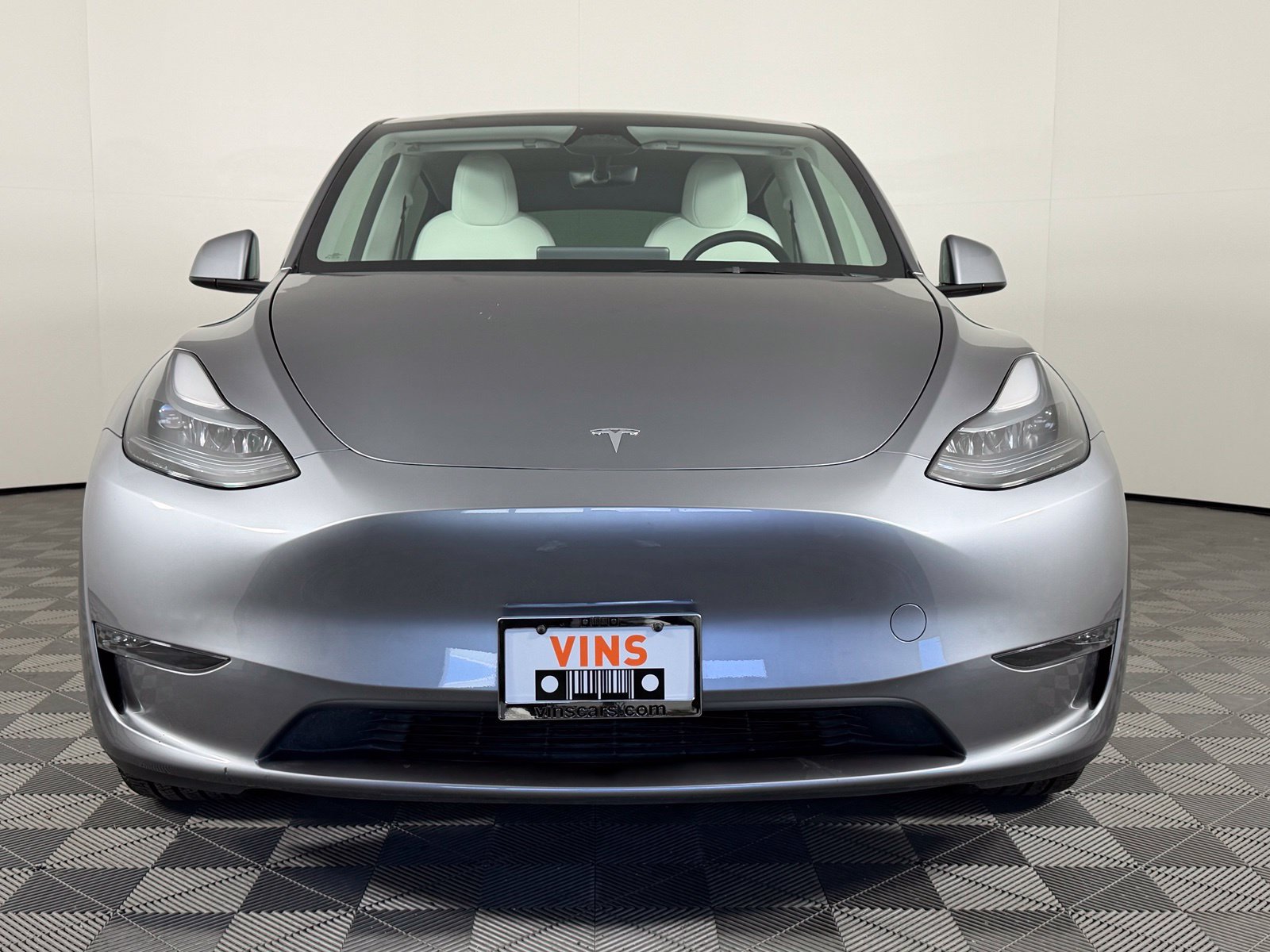 Used 2024 Tesla Model Y Long Range AWD/4WD image 2