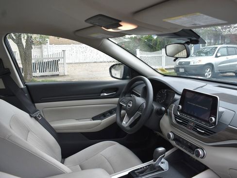 Used 2025 Nissan Altima 2.5 SV FWD image 15