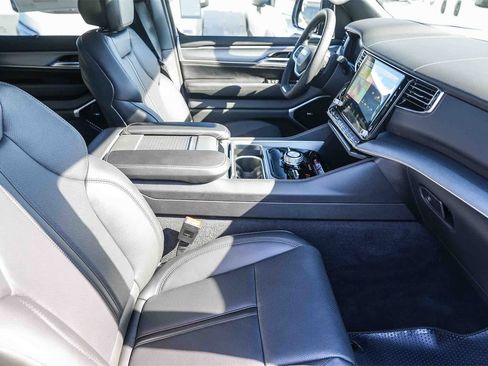 New 2026 Jeep Grand Wagoneer L Limited image 17