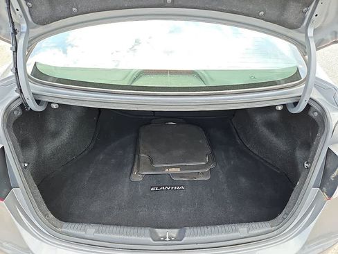 Used 2013 Hyundai Elantra Limited FWD image 27