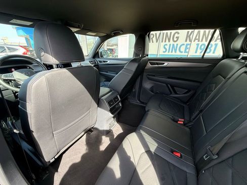 Used 2025 Volkswagen Atlas Cross Sport SE image 27