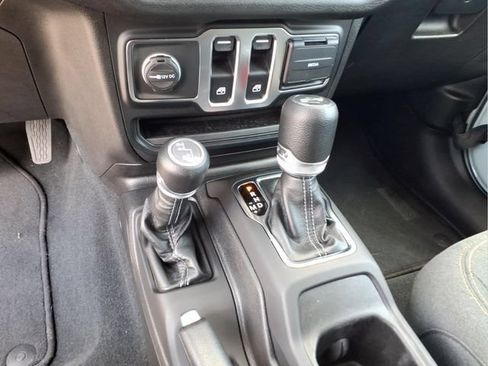 Used 2024 Jeep Wrangler Sport AWD/4WD image 28