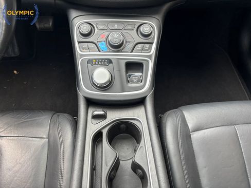 Used 2017 Chrysler 200 Limited Platinum w/ Comfort & Convenience Group image 28