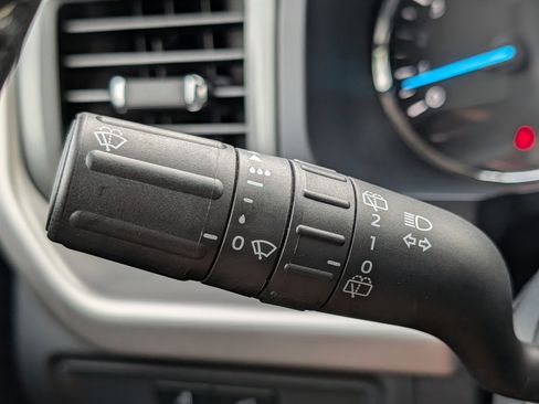 Used 2024 Ford Expedition XLT image 28