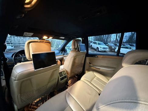 Used 2012 Mercedes-Benz GL 550 4MATIC image 19